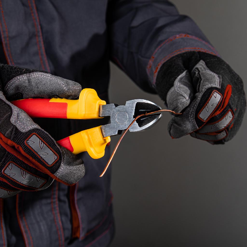 картинка Бокорезы Insulated, 180 мм, двухкомпонентные рукоятки Matrix Professional от ООО "Строительный Крепеж"