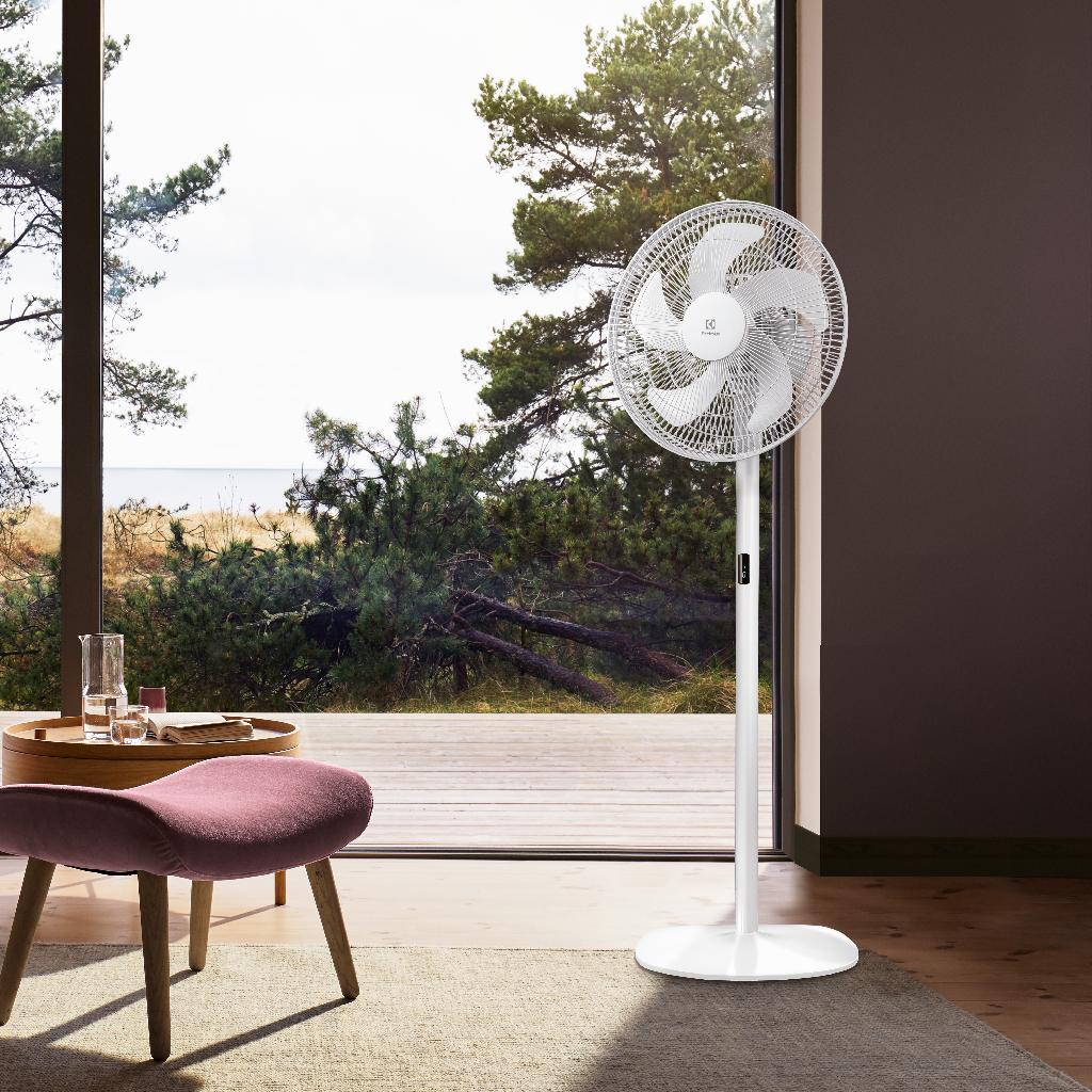 картинка Вентилятор напольный Electrolux EFF-1002i от ООО «Строительный крепеж»